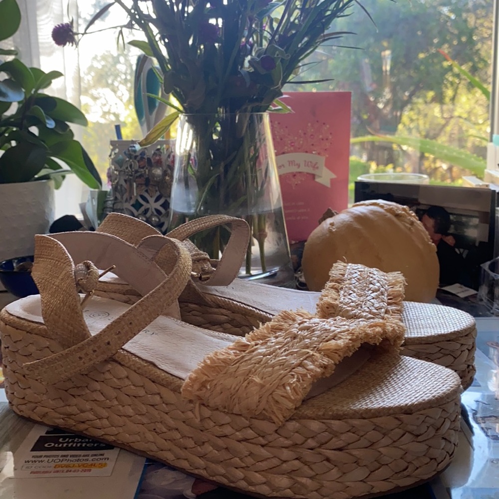 Chinese Laundry Woven Platform Sandals